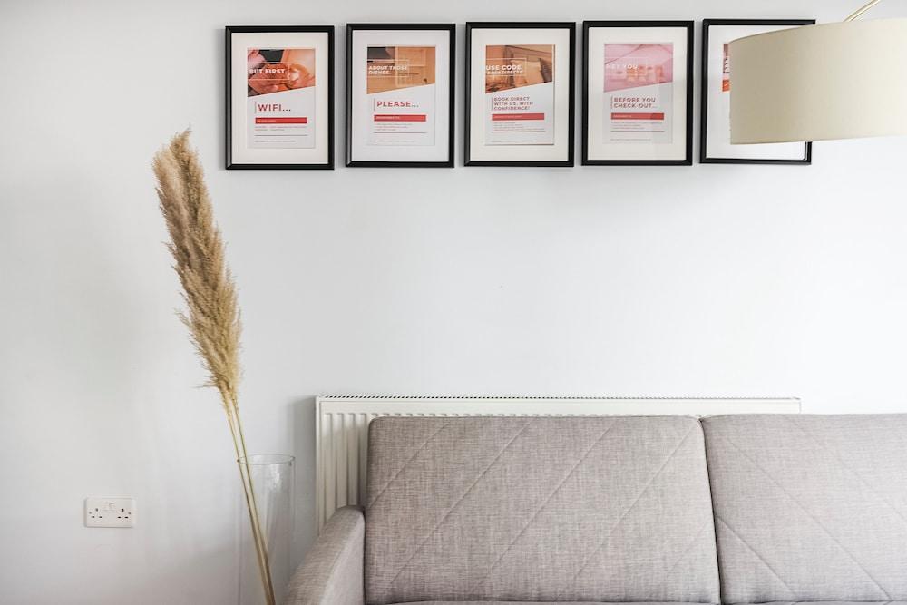 Modern Apartment w/ Balcony by MSS