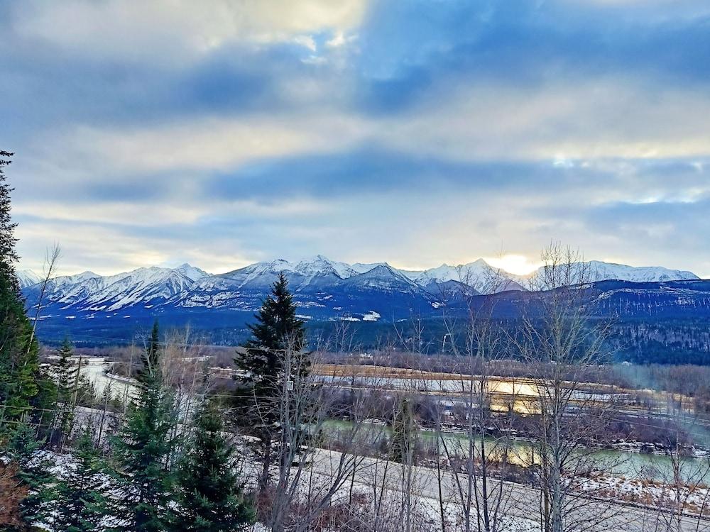 Golden Mountain View Suites