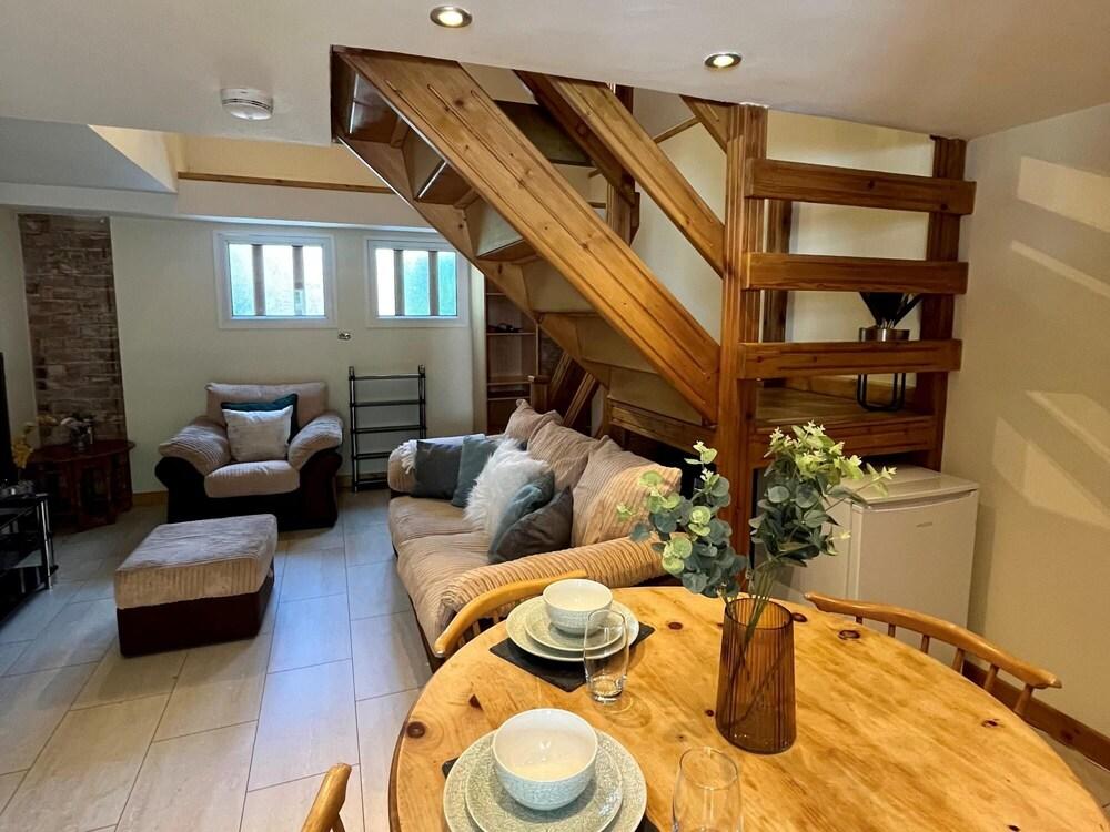 Character 1 Bedroom House With Parking