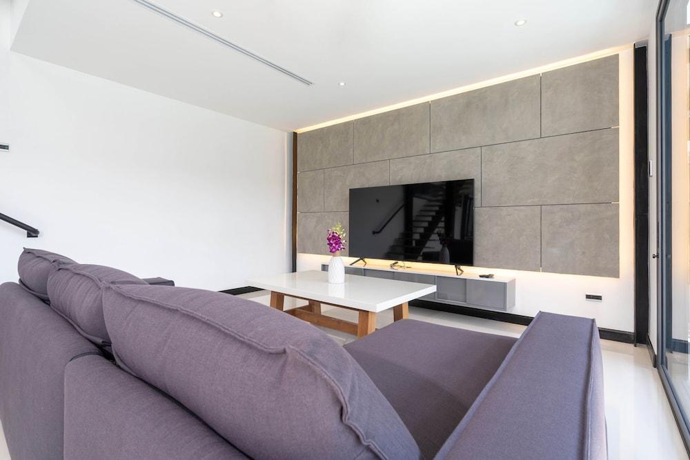 Trendy Modern Pool Villa Sunset Garden 4