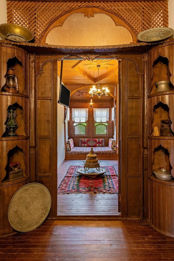 Yoruk Ali Konagi ve Yayla Evleri