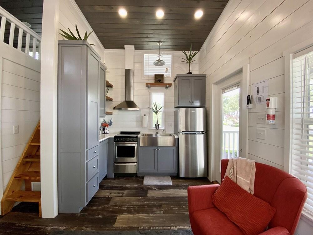 Unique Retreat W/resort Amenities-1 Mi to Fred!