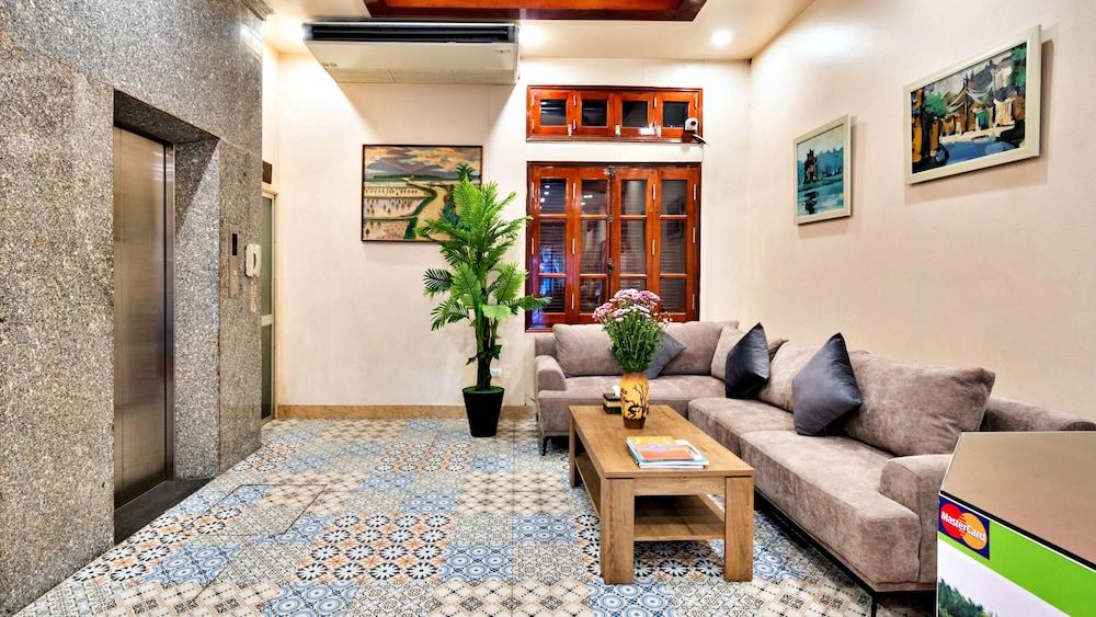 HANZ LakeView Hotel Hanoi