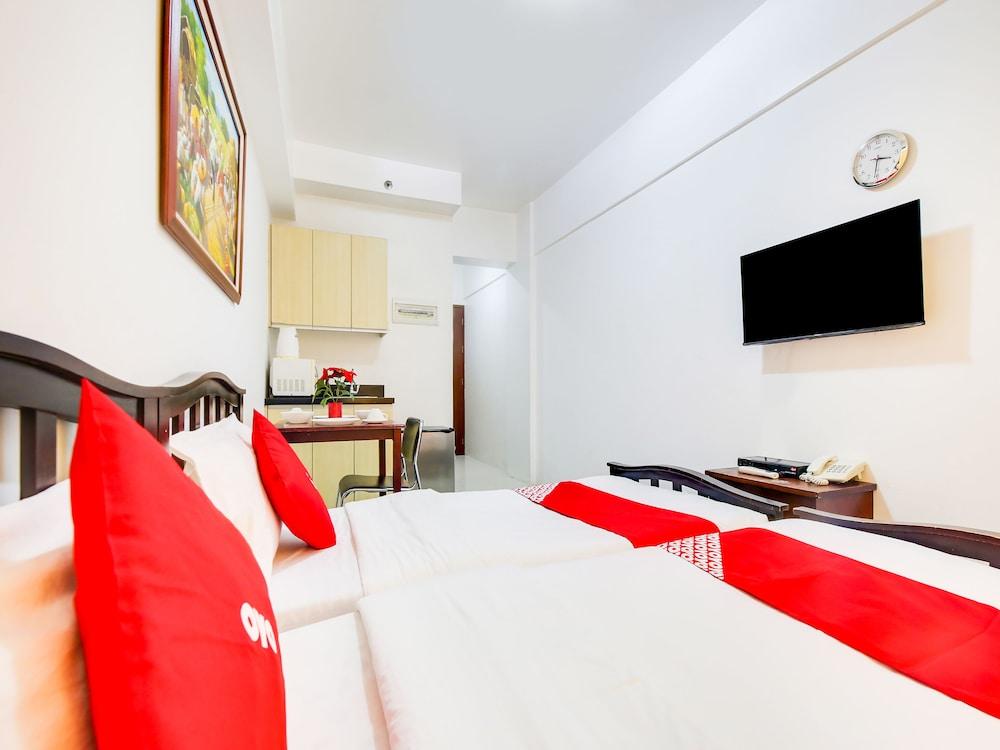 OYO 893 Dian Suites Makati