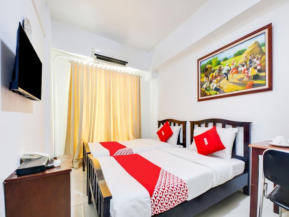 OYO 893 Dian Suites Makati