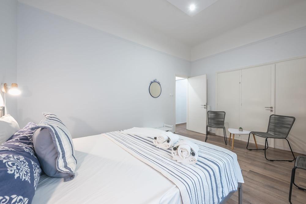 Cloudkeys Spacious Family Home in Thisio