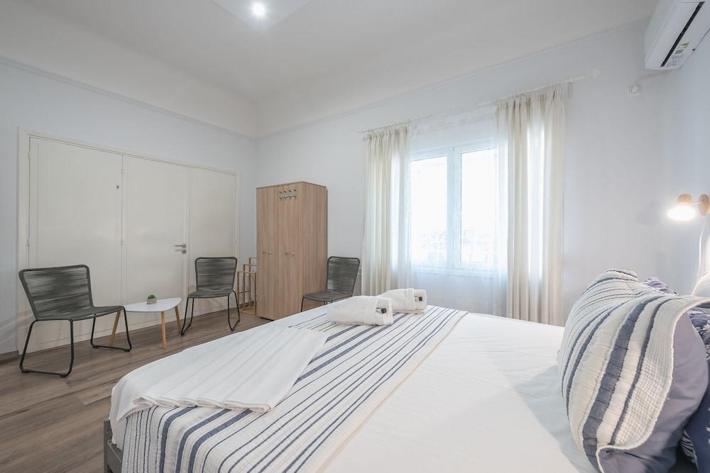 Cloudkeys Spacious Family Home in Thisio