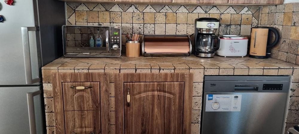 House - Sleeps up to 11, hot tub & Free Parking