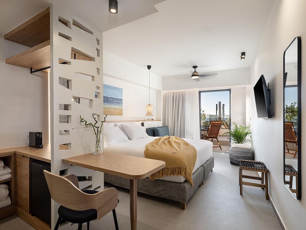 Calla Luxury Seafront Suites