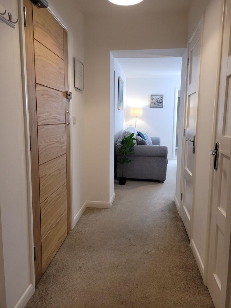 Crescent House Apartments