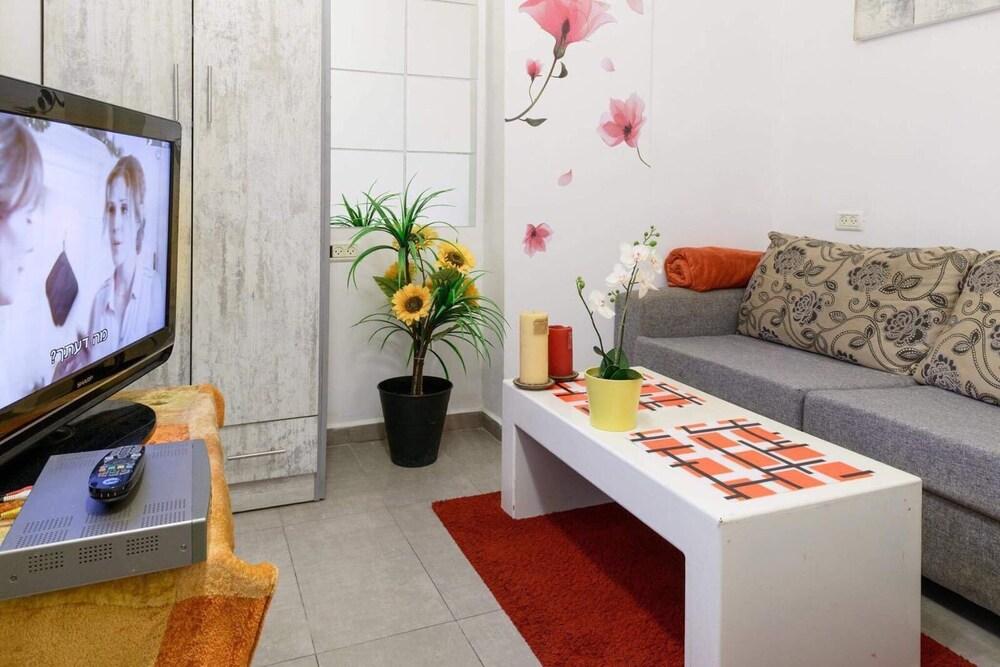 Studio famous Bogarshov by the sea