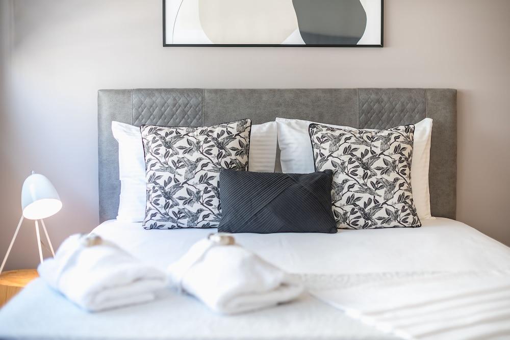 Luxury Loft with a Balcony by CloudKeys