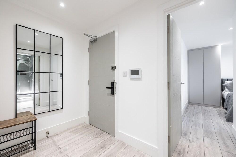 Stunning 2-bed Apartment in Camberley