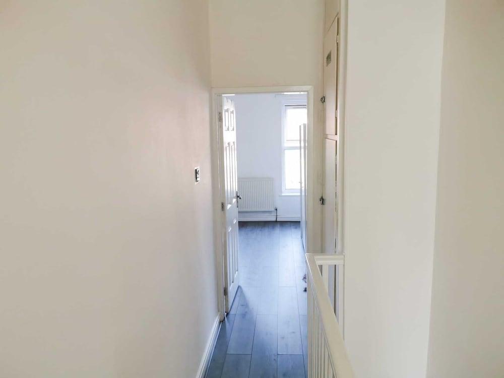 Charming 4-bed House in Manchester