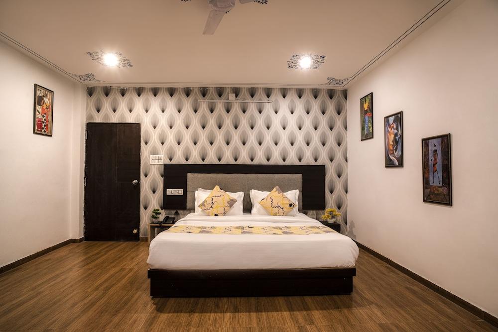 Tripli Hotels Arunoday Palace