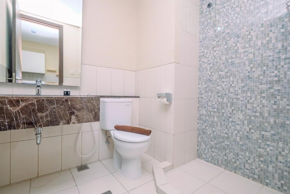 Nice And Elegant Studio Apartment At Nine Residence