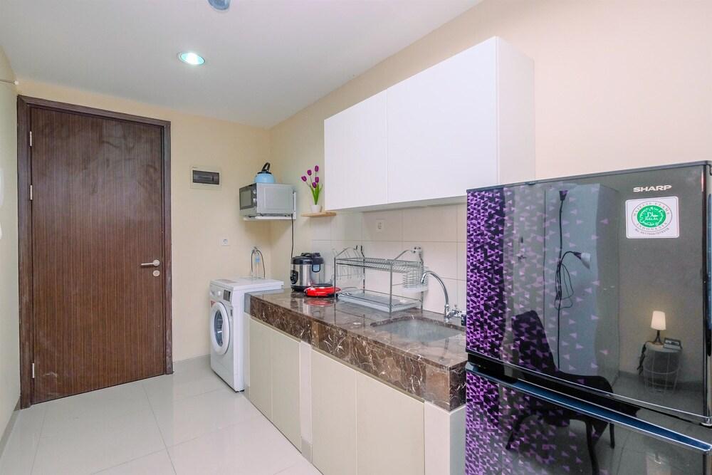 Nice And Elegant Studio Apartment At Nine Residence