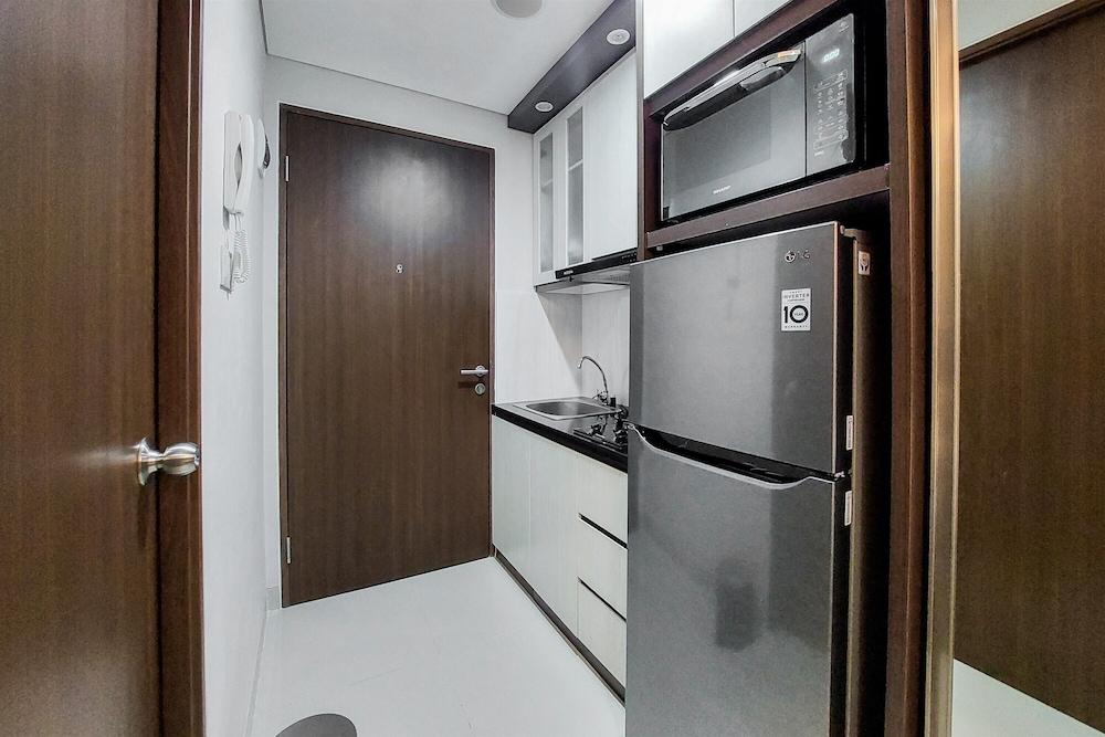 Fancy And Nice Studio At Transpark Bintaro Apartment
