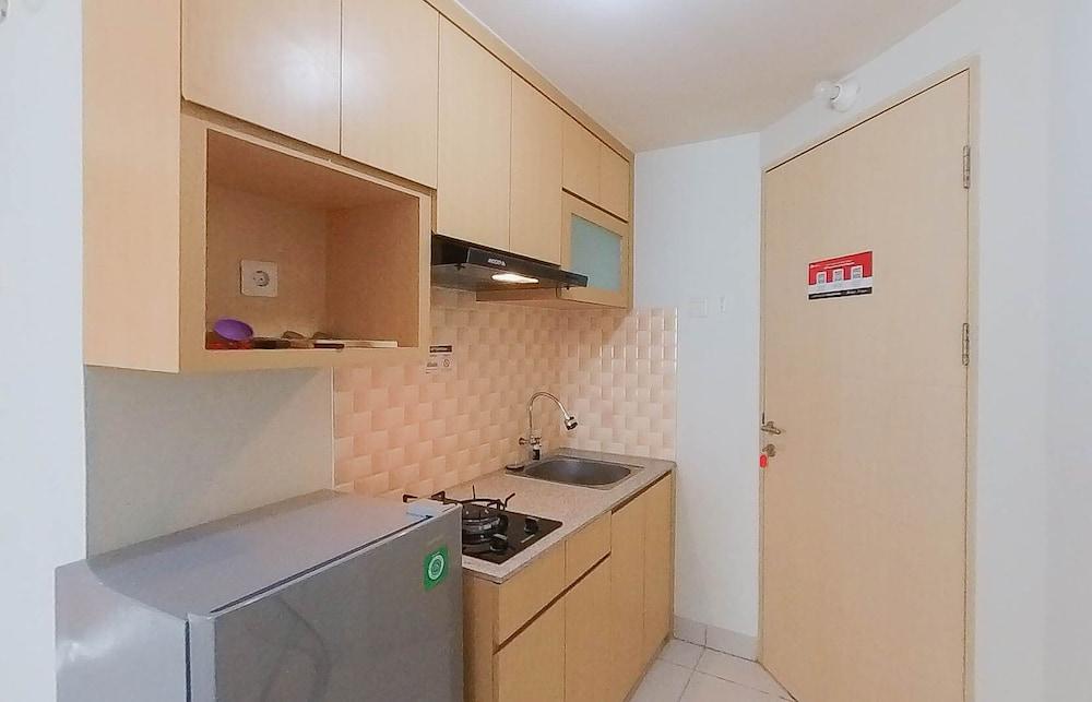 Nice And Comfy Studio At Amethyst Apartment