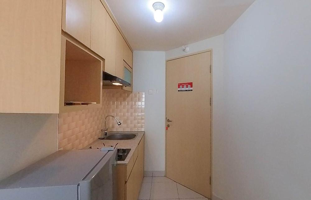 Nice And Comfy Studio At Amethyst Apartment