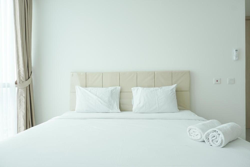 Spacious And Nice 2Br At Hillcrest House Apartment