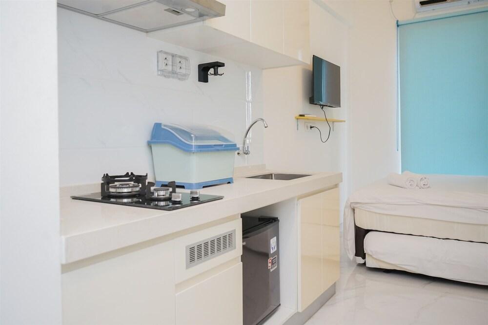 Elegant And Comfortable Studio Apartment Sky House Bsd