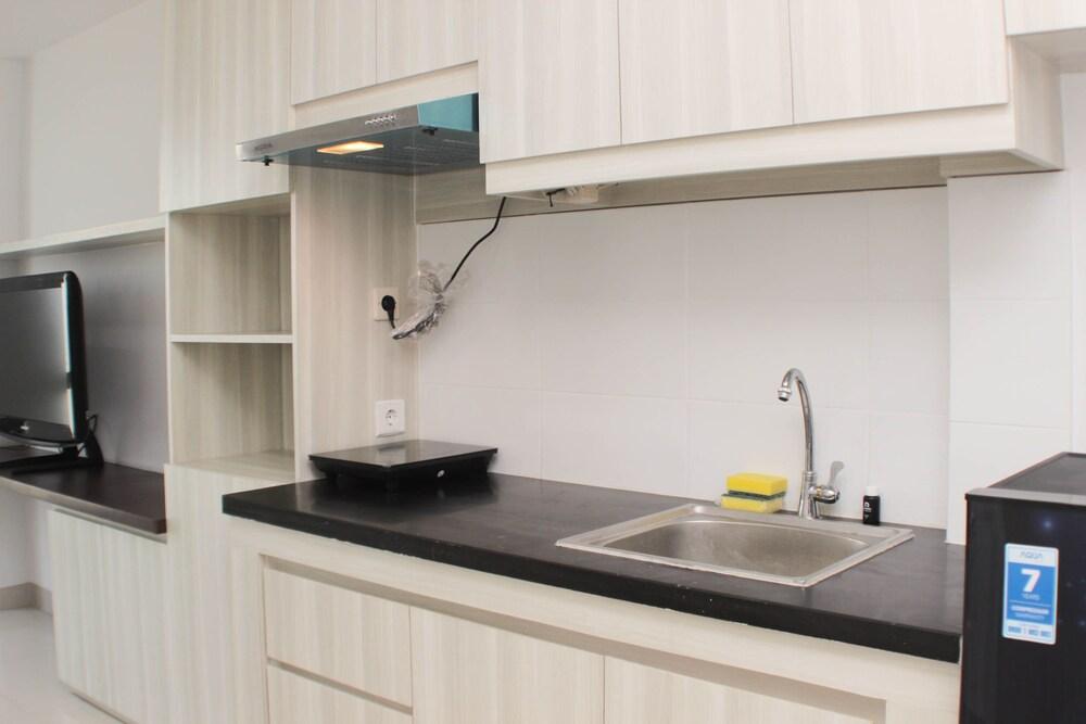 Spacious And Elegant Studio Azalea Suites Apartment