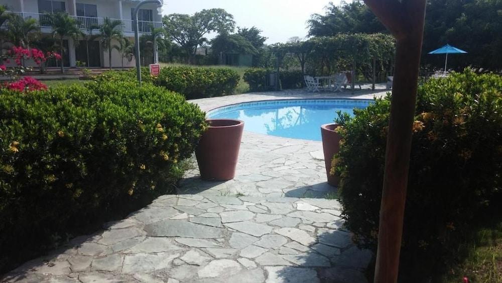 HOTEL PARADOR TROPICAL