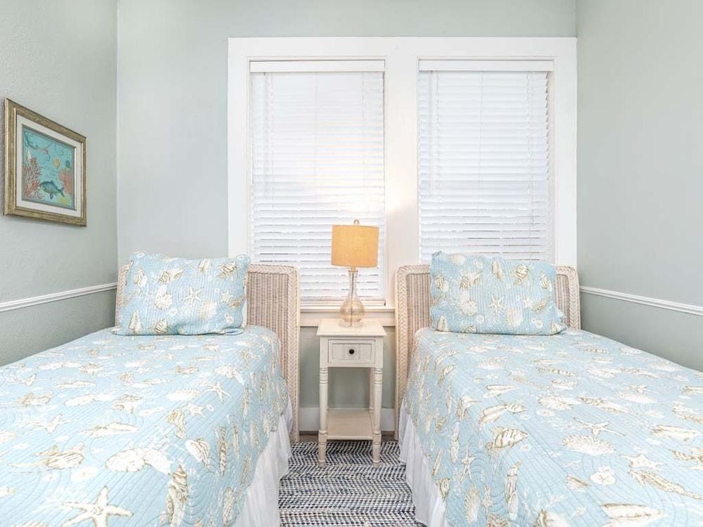 Beach Bum Inn by Tybee Vacation Rentals