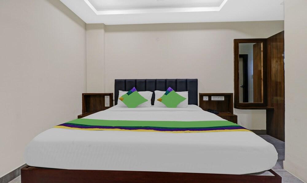 Treebo Trend DJ Grand