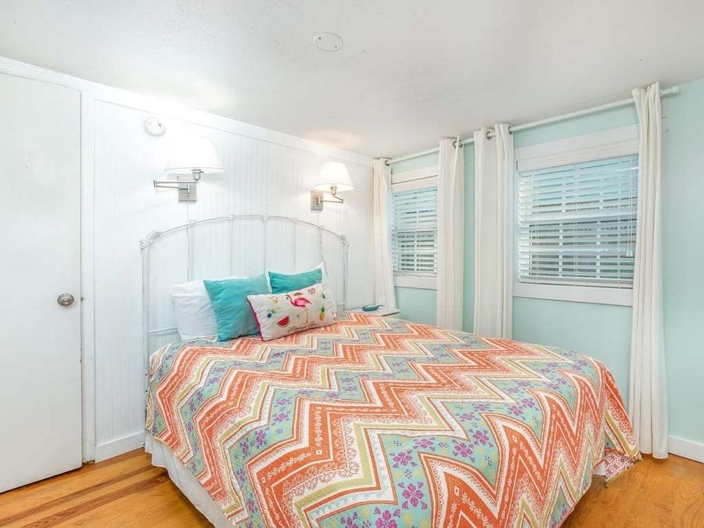 Blue Crab Cottage by Tybee Vacation Rentals