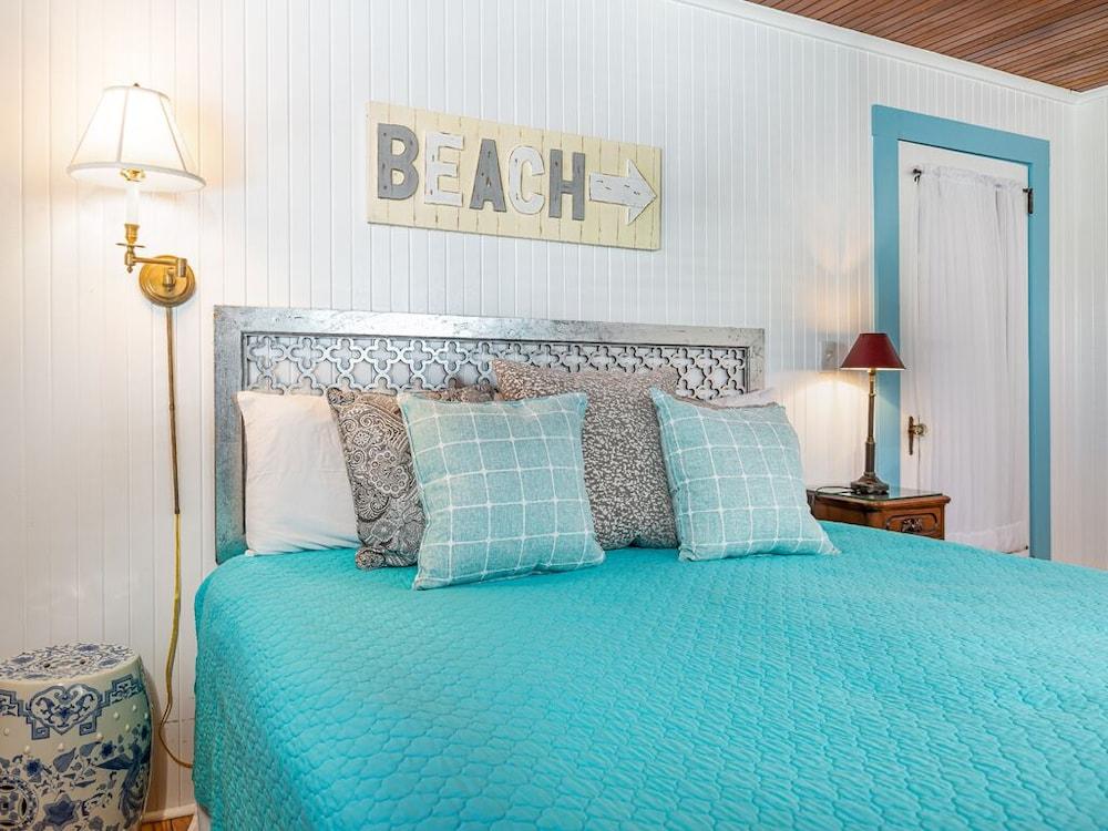 Guiding Light Cottage by Tybee Vacation Rentals