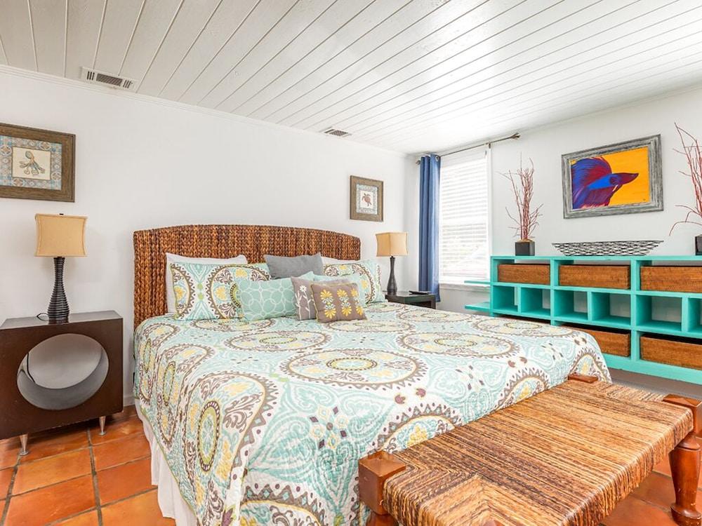 Guiding Light Cottage by Tybee Vacation Rentals