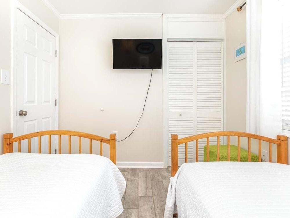 Horsepen Creek Cottage by Tybee Vacation Rentals