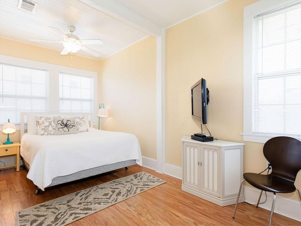 Sea View Cottage by Tybee Vacation Rentals