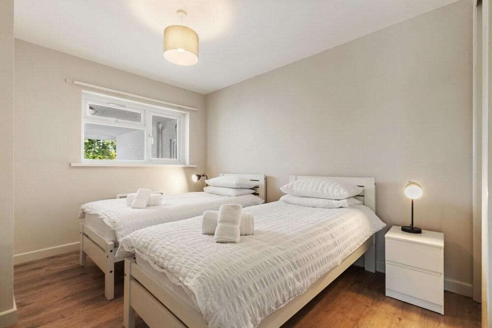 Coedrath Park 23 - Walk to Beach Ground Floor