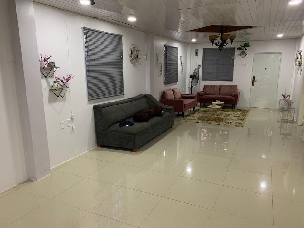 1 Bed Apartment - Sleeps 2 - Parking - Wifi