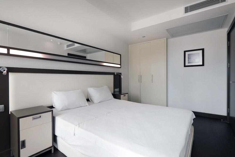 The Four Winds Hotel