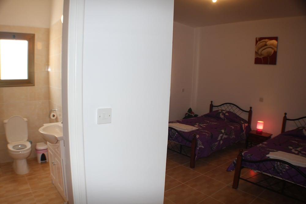 Lovely 7 Bedroom Villa !!