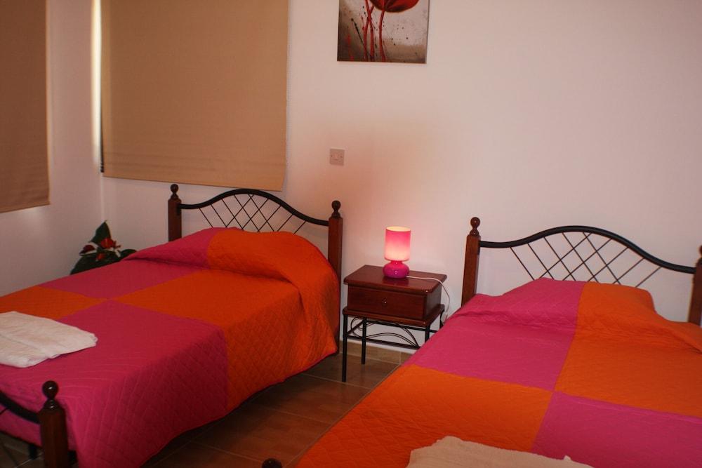 Lovely 7 Bedroom Villa !!