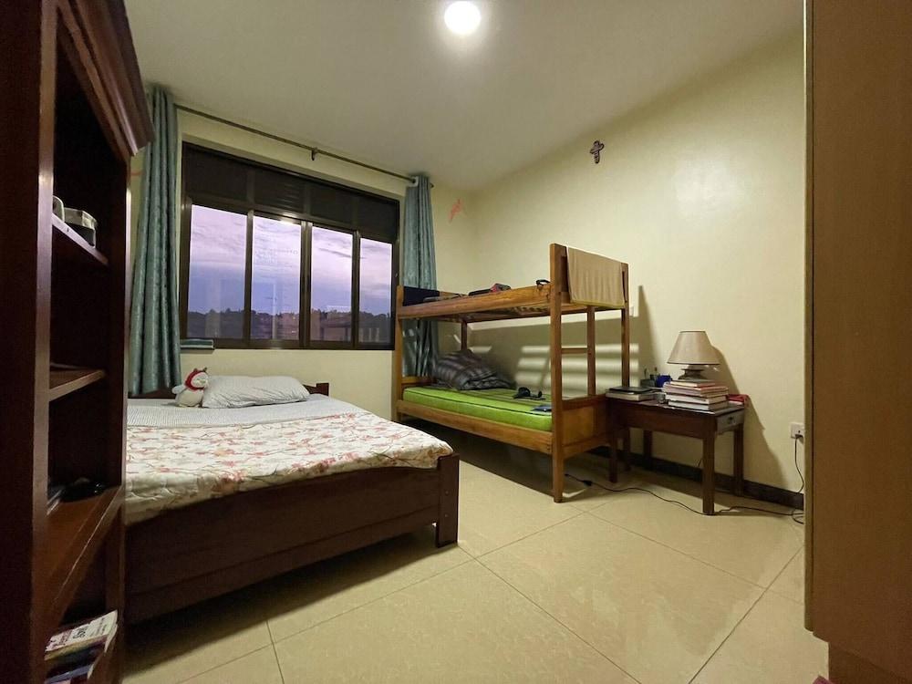Room-nshuti Spacious Quiet Rm For Short