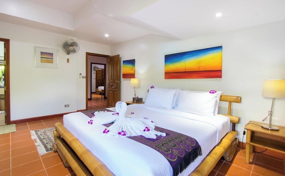 Luxury Four Bed Villa Jasmine, Infinity Pool, Full Staff , Chef and Breakfasts