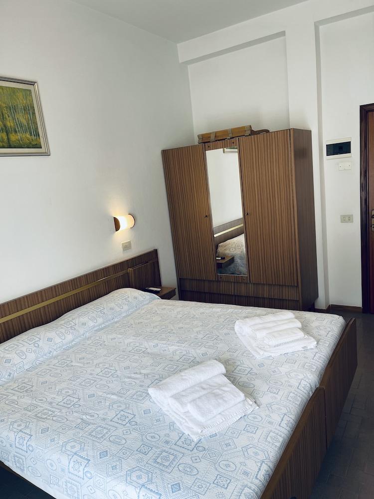 Hotel Sara - 2 Guests Room - n 10