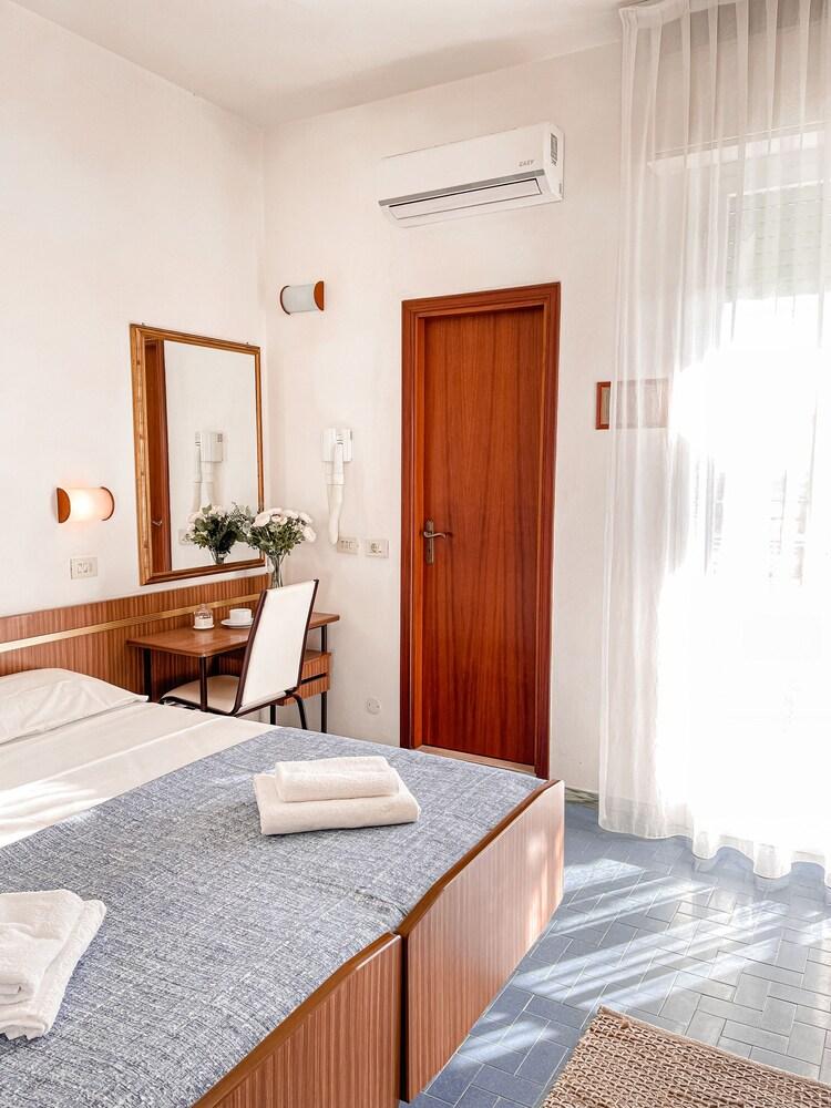 Hotel Sara - 5 Guests Room - n 2