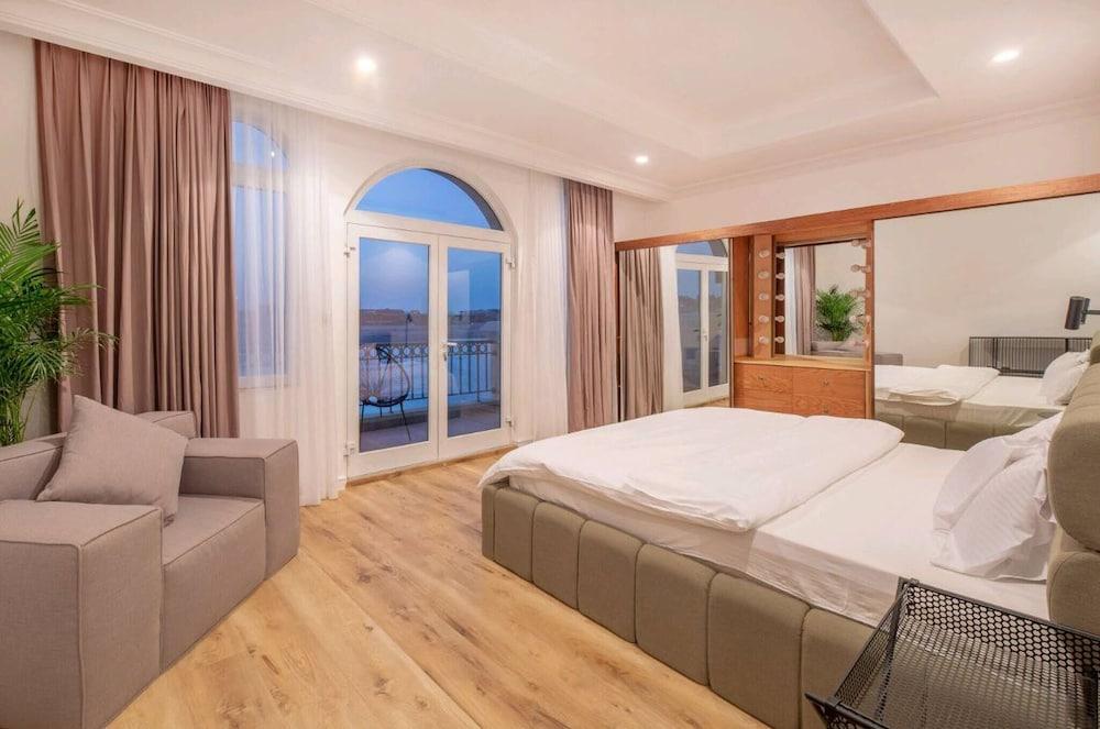 Amazing 5 Bedroom Villa With Private Pool