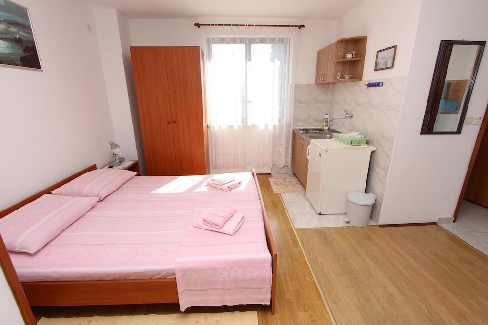 Miriana Studio With Balcony