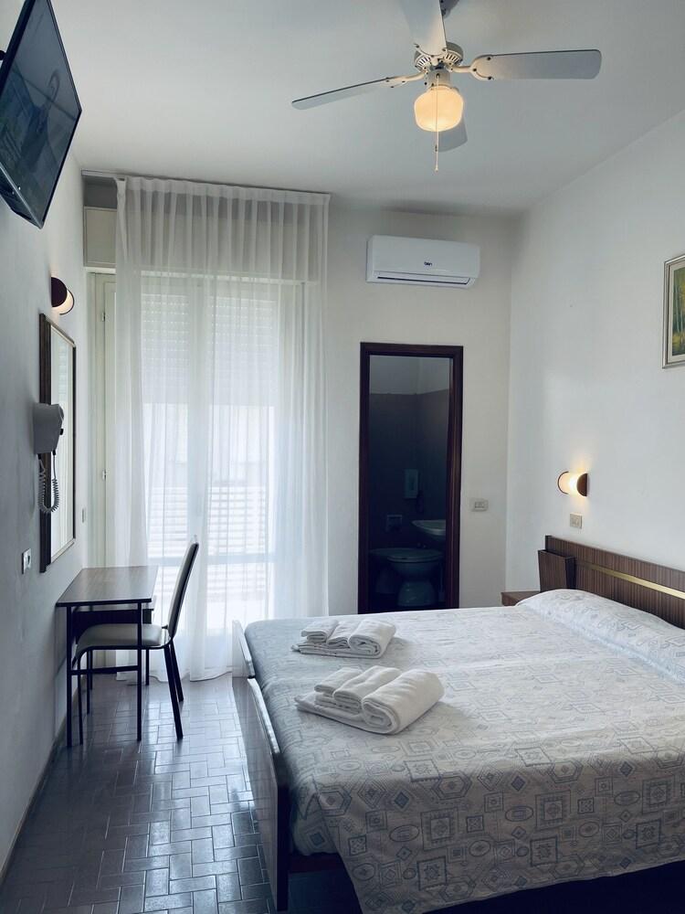 Hotel Sara - 2 Guests Room - n 11