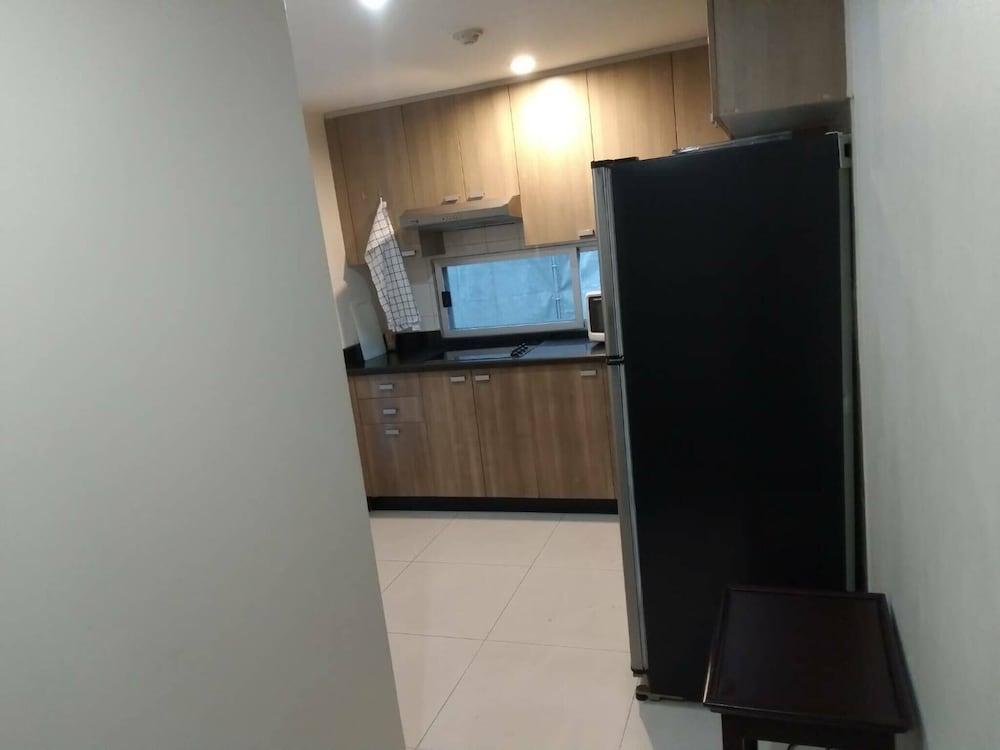 7D - 3 Bedroom Downtown Apartment With Shared Pool