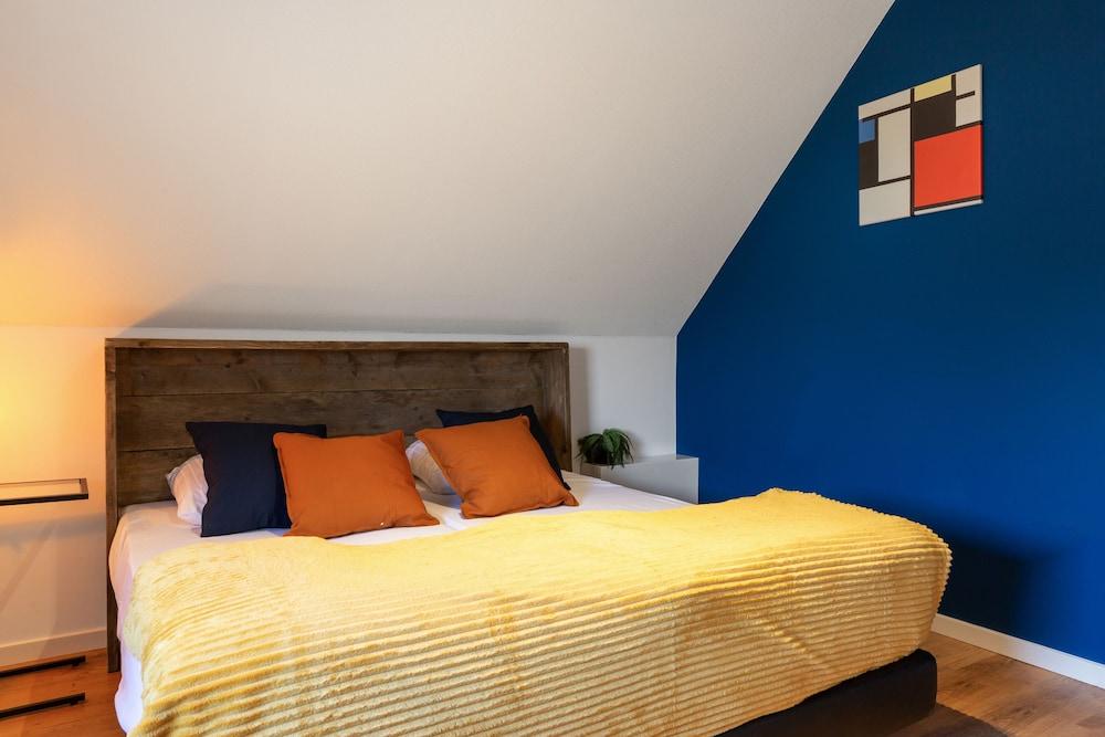 "cozy Luxury Holiday Home With Jacuzzi!"