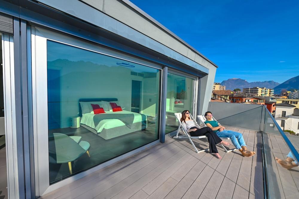 One & Only Lake View Penthouse No01